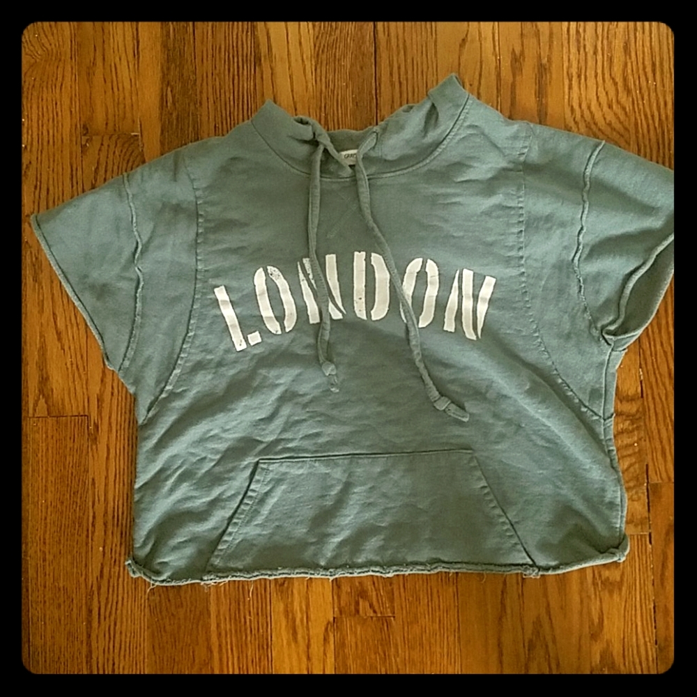 crop-top short sleeve hoodie